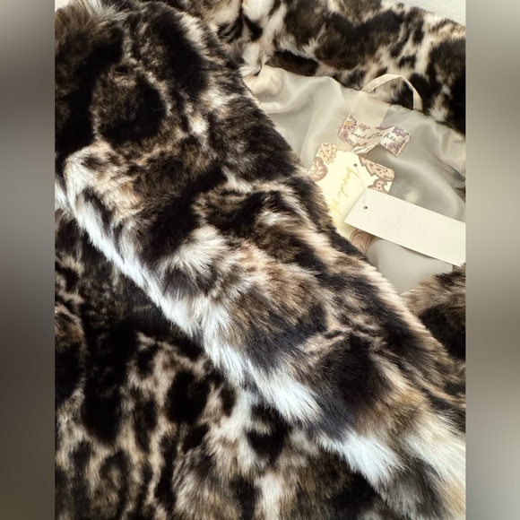 NWT Band of the Free Ivory & Black Faux Fur Jacket Sz Small - Picture 7 of 10